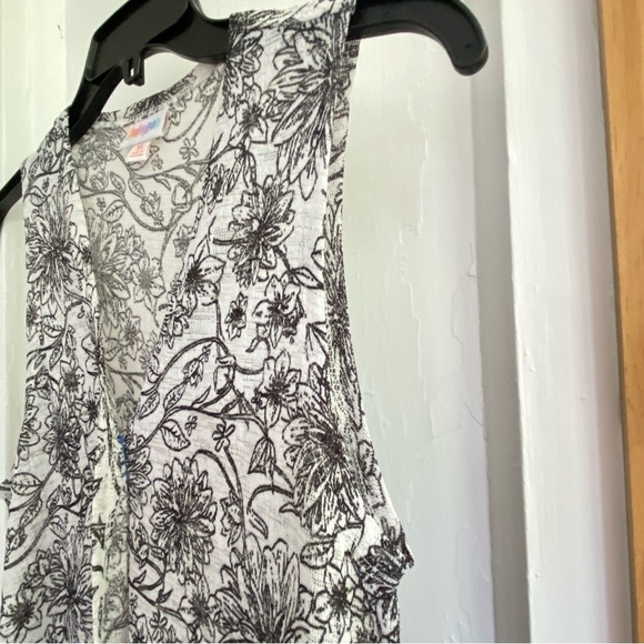 LulaRoe JOY Sleeveless Duster Vest Black White Floral Pattern Size XS - Picture 6 of 9